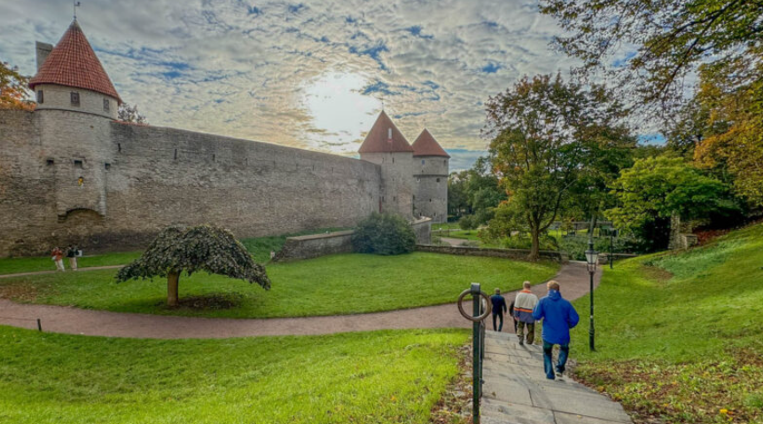 Punane Torn, Estonia